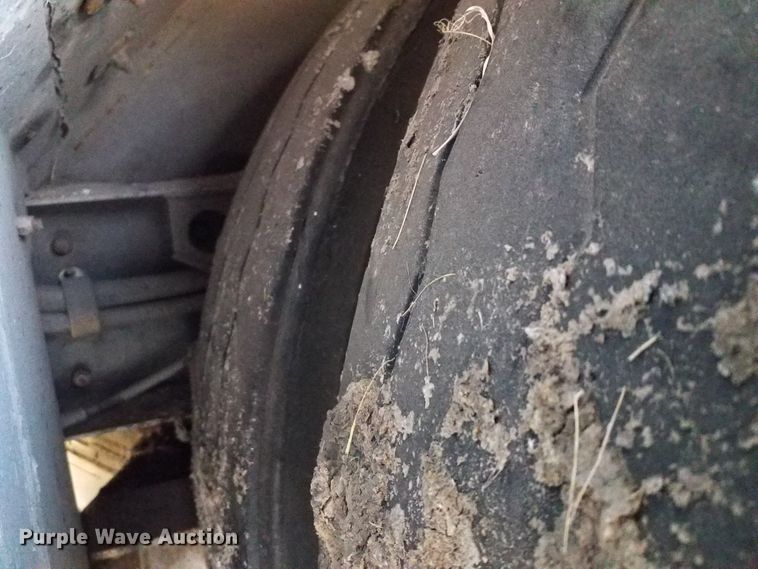 image for item GJ9180 2001 Gillig transit bus