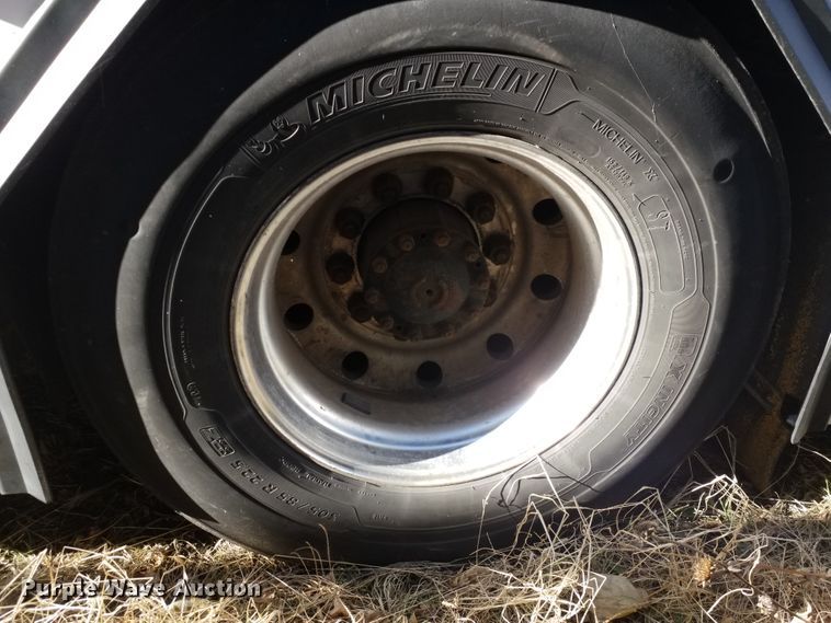 image for item GJ9180 2001 Gillig transit bus