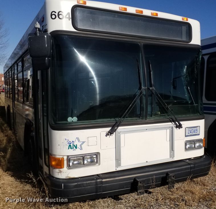 image for item GJ9181 2001 Gillig transit bus