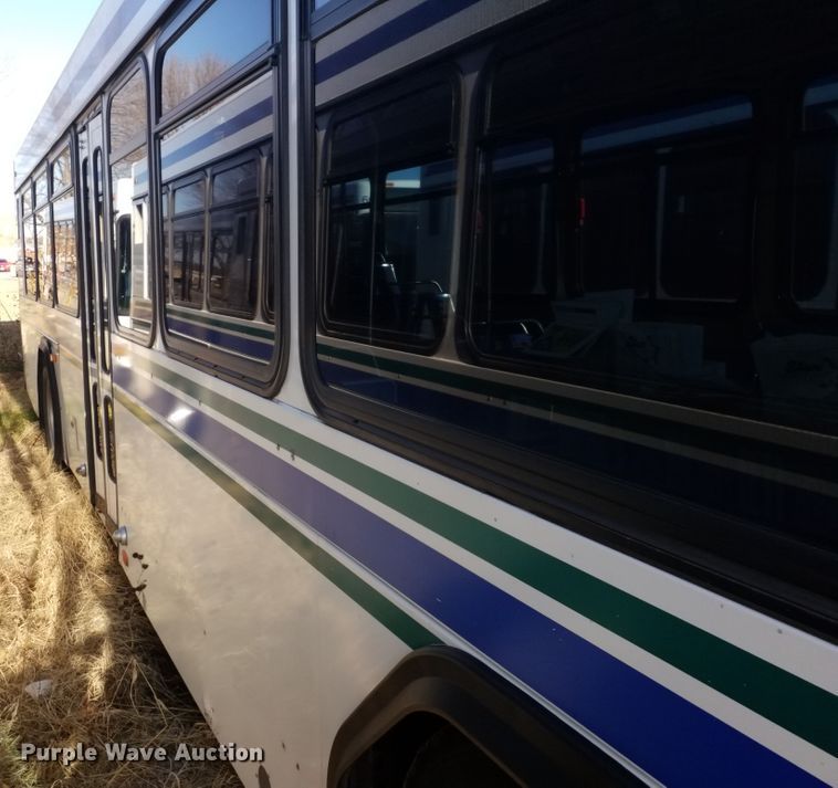 image for item GJ9181 2001 Gillig transit bus