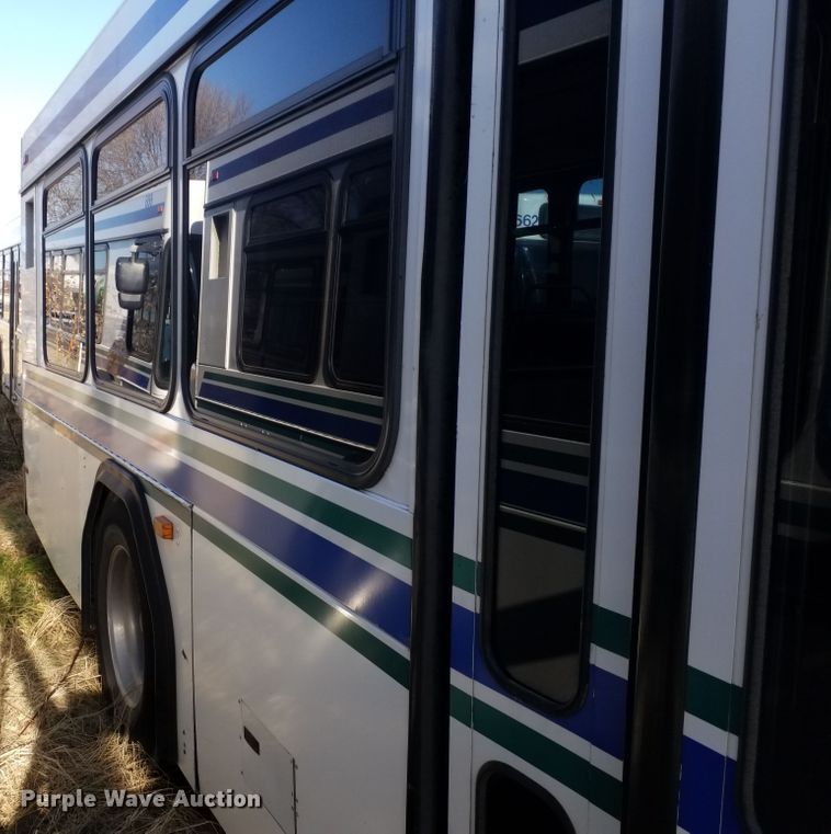 image for item GJ9181 2001 Gillig transit bus