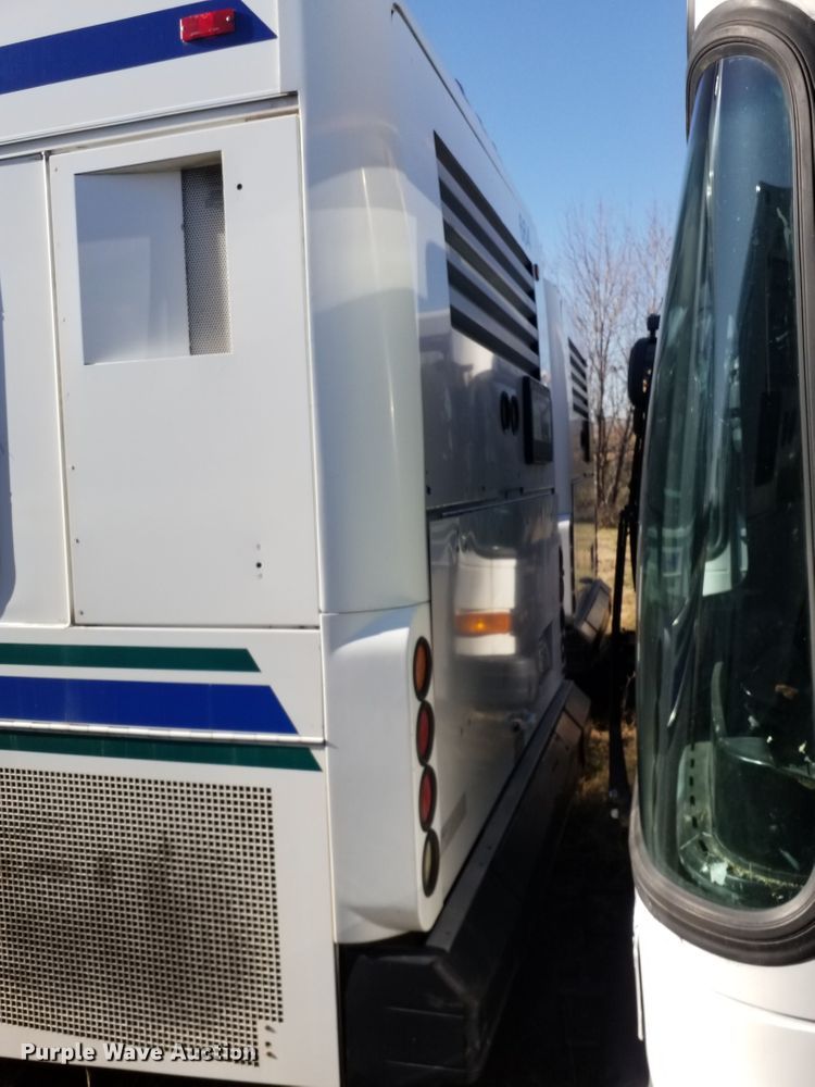 image for item GJ9181 2001 Gillig transit bus