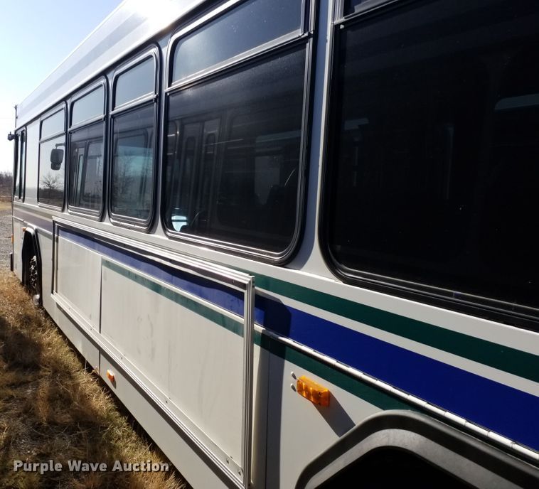 image for item GJ9181 2001 Gillig transit bus