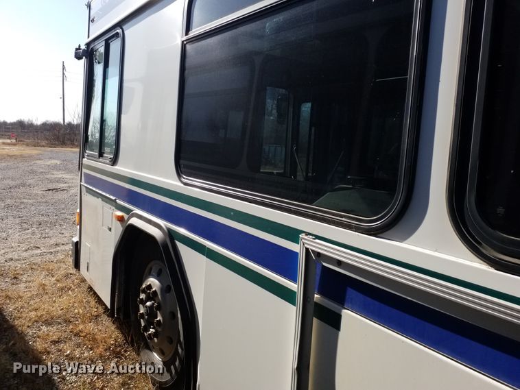 image for item GJ9181 2001 Gillig transit bus