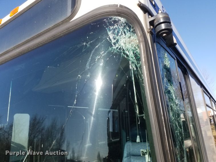 image for item GJ9181 2001 Gillig transit bus