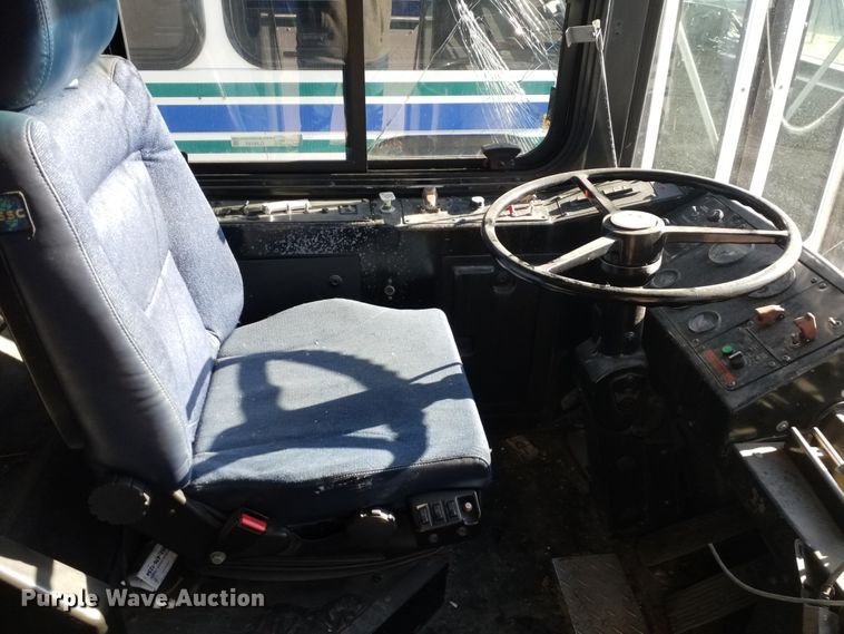 image for item GJ9181 2001 Gillig transit bus