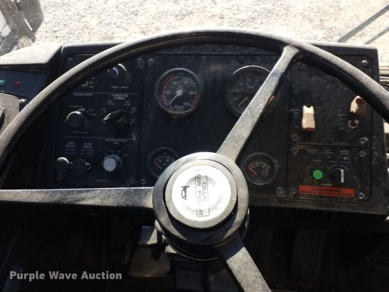 image for item GJ9181 2001 Gillig transit bus