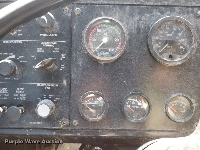 image for item GJ9181 2001 Gillig transit bus