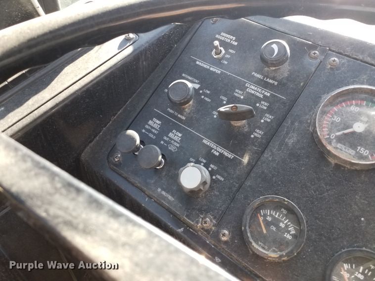 image for item GJ9181 2001 Gillig transit bus