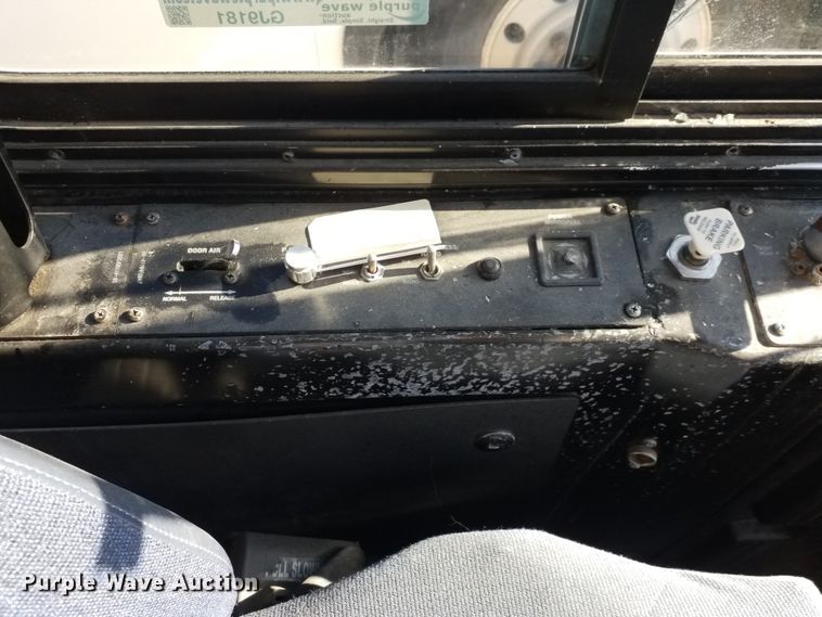 image for item GJ9181 2001 Gillig transit bus