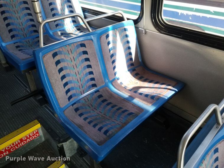 image for item GJ9181 2001 Gillig transit bus