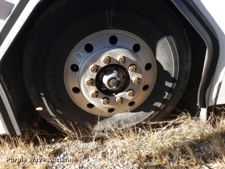 image for item GJ9181 2001 Gillig transit bus