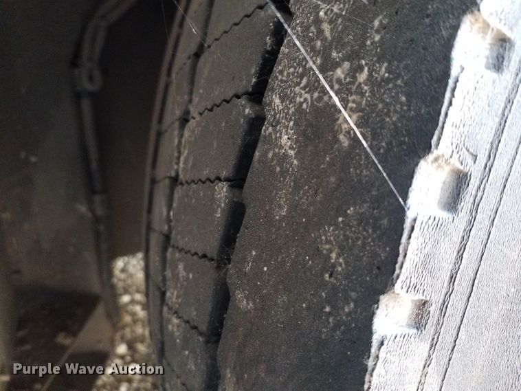 image for item GJ9181 2001 Gillig transit bus