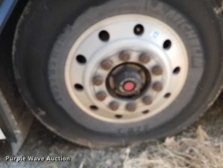 image for item GJ9181 2001 Gillig transit bus