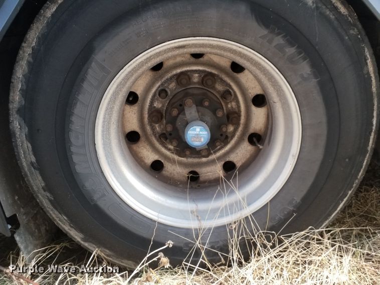 image for item GJ9181 2001 Gillig transit bus