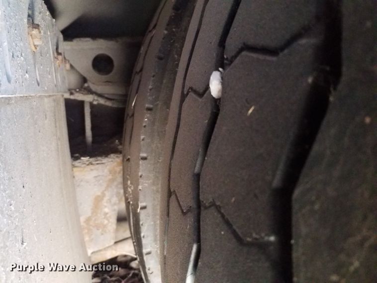 image for item GJ9181 2001 Gillig transit bus