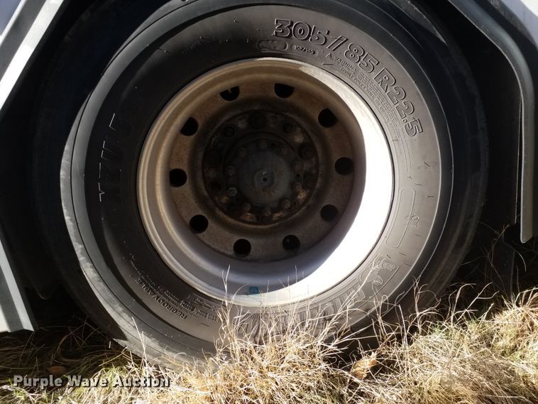 image for item GJ9181 2001 Gillig transit bus