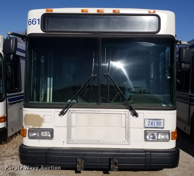 image for item GJ9182 2001 Gillig transit bus
