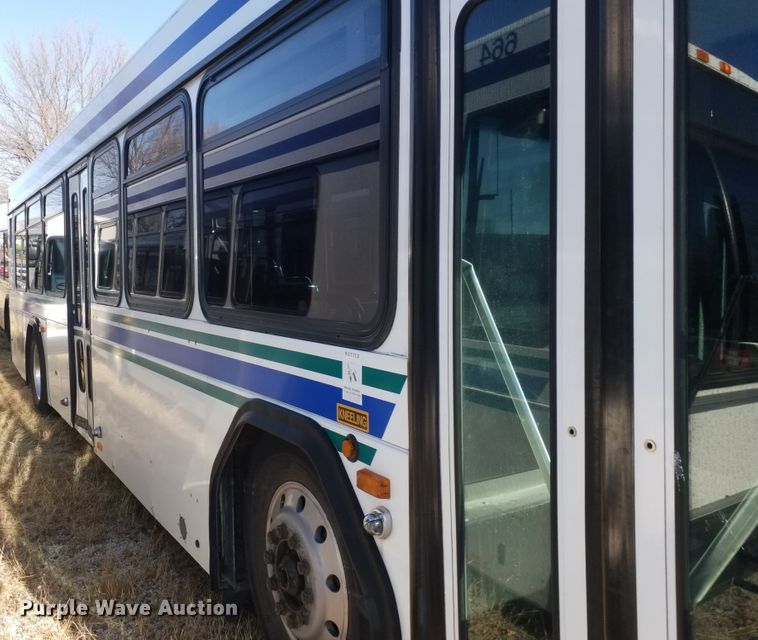 image for item GJ9182 2001 Gillig transit bus