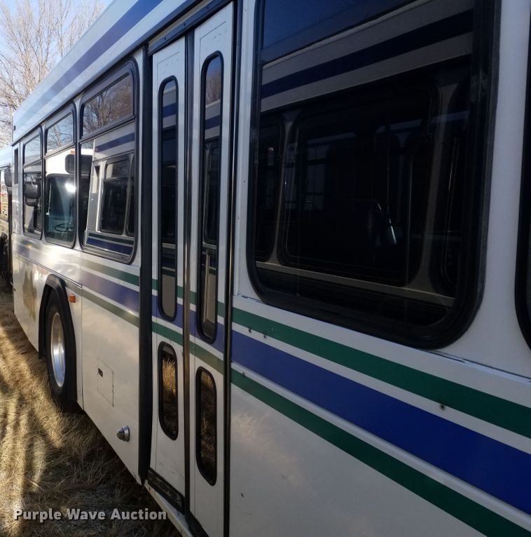 image for item GJ9182 2001 Gillig transit bus