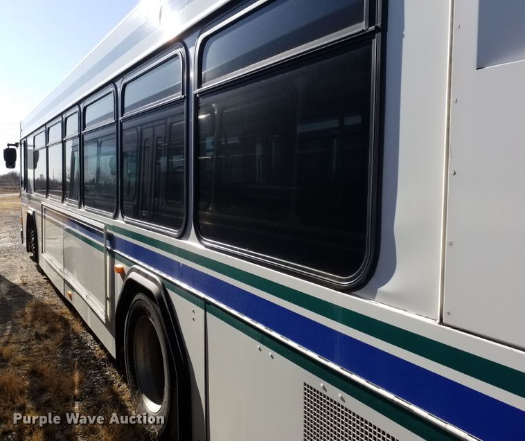 image for item GJ9182 2001 Gillig transit bus