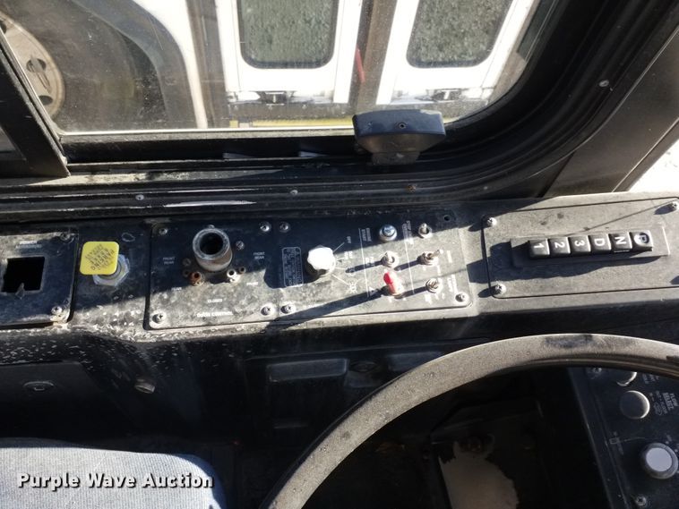 image for item GJ9182 2001 Gillig transit bus