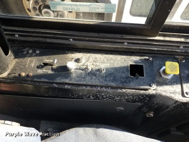 image for item GJ9182 2001 Gillig transit bus