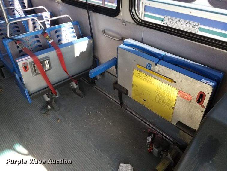 image for item GJ9182 2001 Gillig transit bus