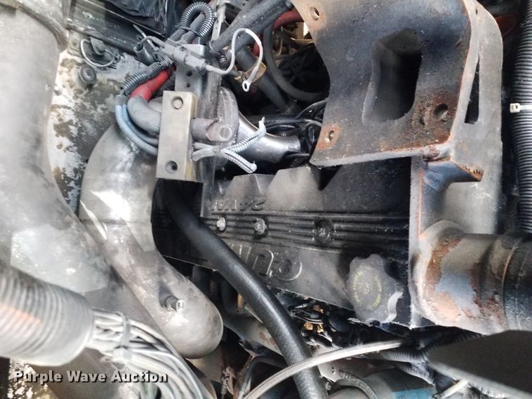 image for item GJ9182 2001 Gillig transit bus