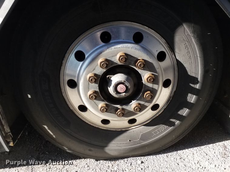 image for item GJ9182 2001 Gillig transit bus