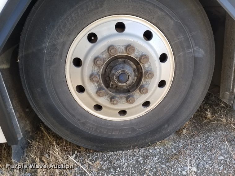 image for item GJ9182 2001 Gillig transit bus