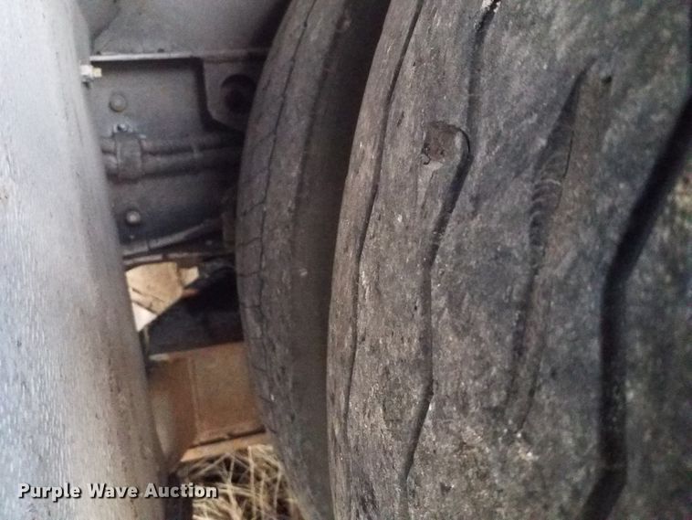 image for item GJ9182 2001 Gillig transit bus