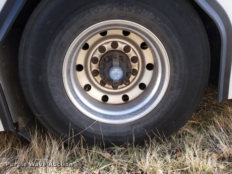 image for item GJ9182 2001 Gillig transit bus