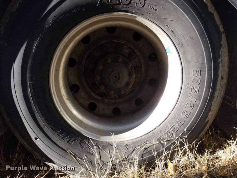 image for item GJ9182 2001 Gillig transit bus