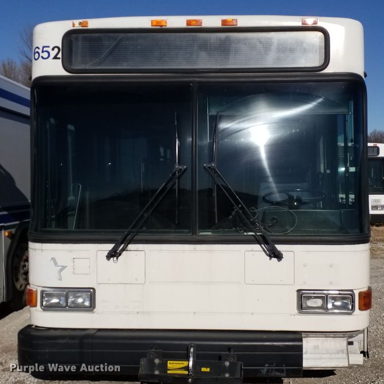 image for item GJ9183 2001 Gillig transit bus