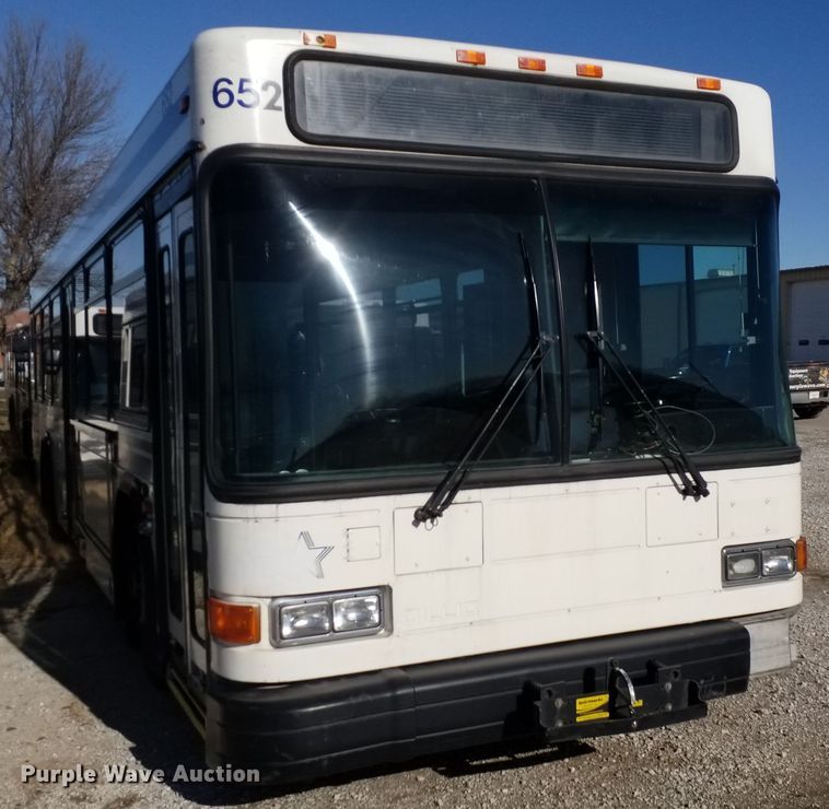 image for item GJ9183 2001 Gillig transit bus