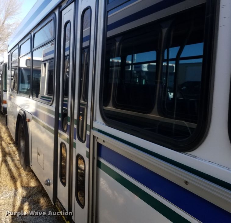 image for item GJ9183 2001 Gillig transit bus