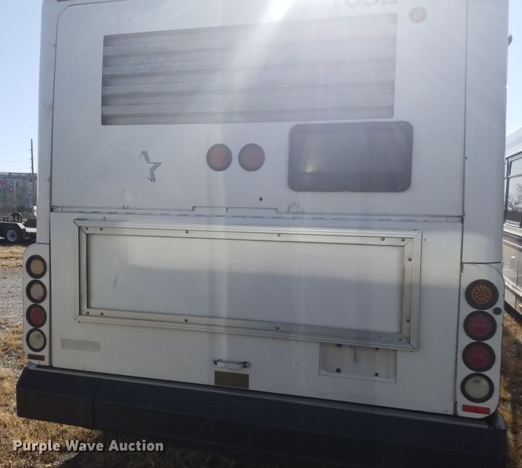 image for item GJ9183 2001 Gillig transit bus