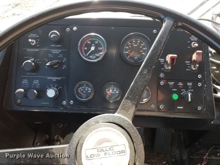 image for item GJ9183 2001 Gillig transit bus