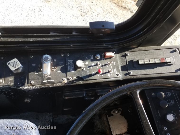 image for item GJ9183 2001 Gillig transit bus