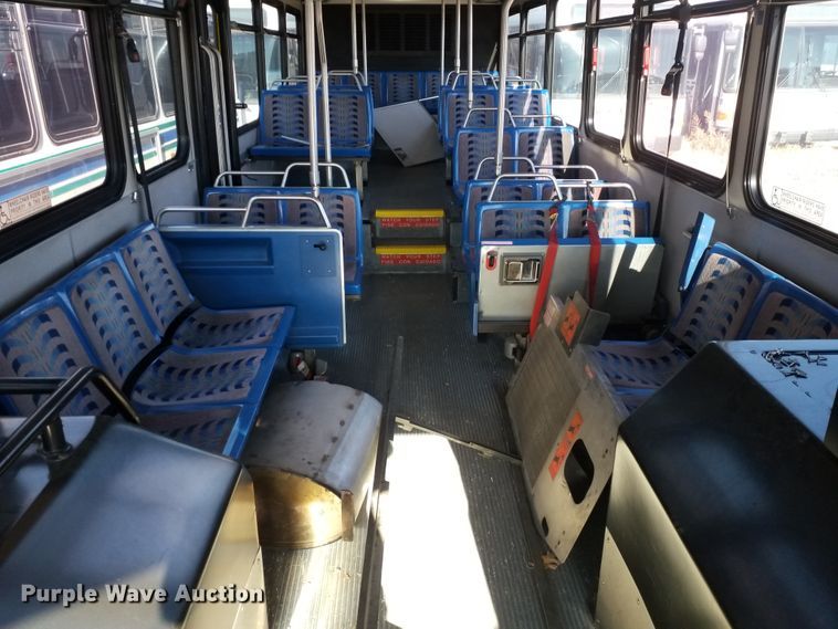 image for item GJ9183 2001 Gillig transit bus