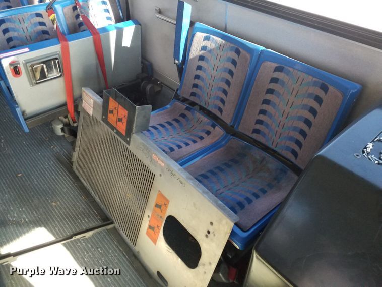 image for item GJ9183 2001 Gillig transit bus