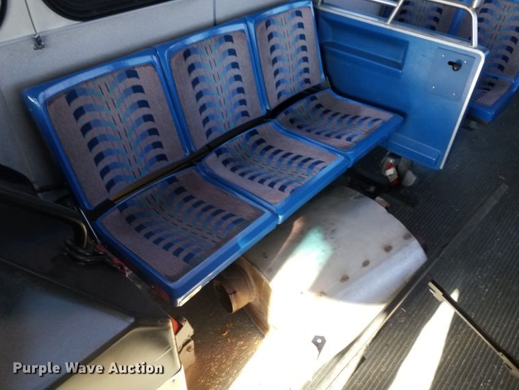 image for item GJ9183 2001 Gillig transit bus