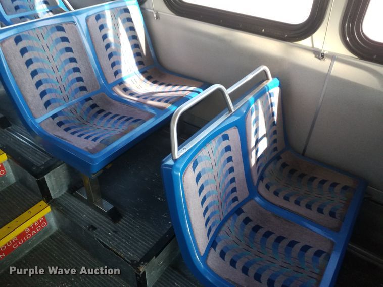 image for item GJ9183 2001 Gillig transit bus