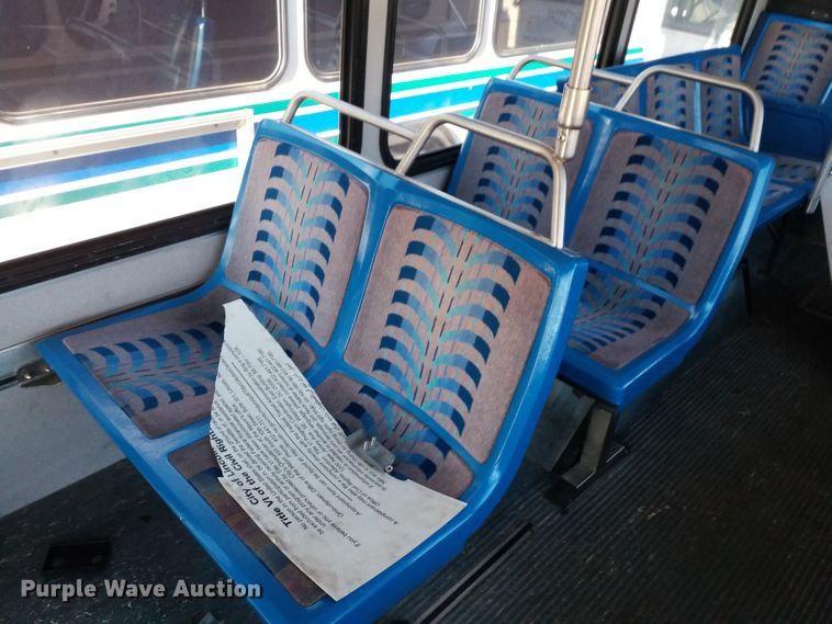 image for item GJ9183 2001 Gillig transit bus