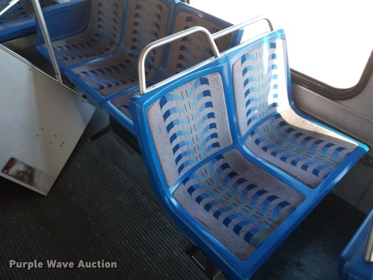 image for item GJ9183 2001 Gillig transit bus