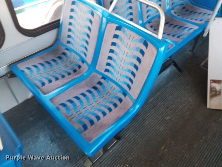 image for item GJ9183 2001 Gillig transit bus