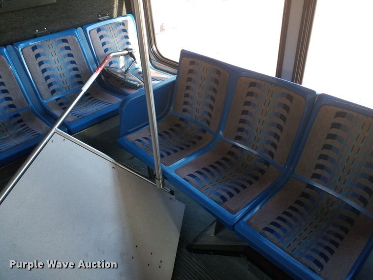 image for item GJ9183 2001 Gillig transit bus