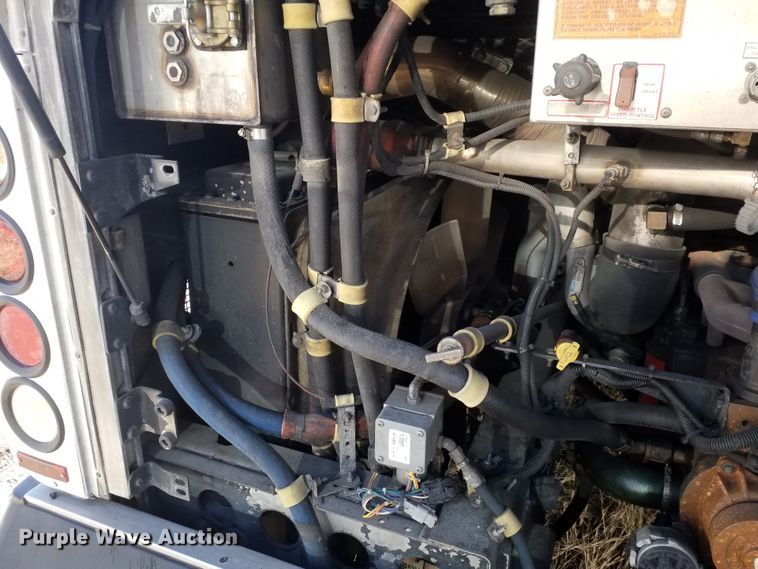 image for item GJ9183 2001 Gillig transit bus