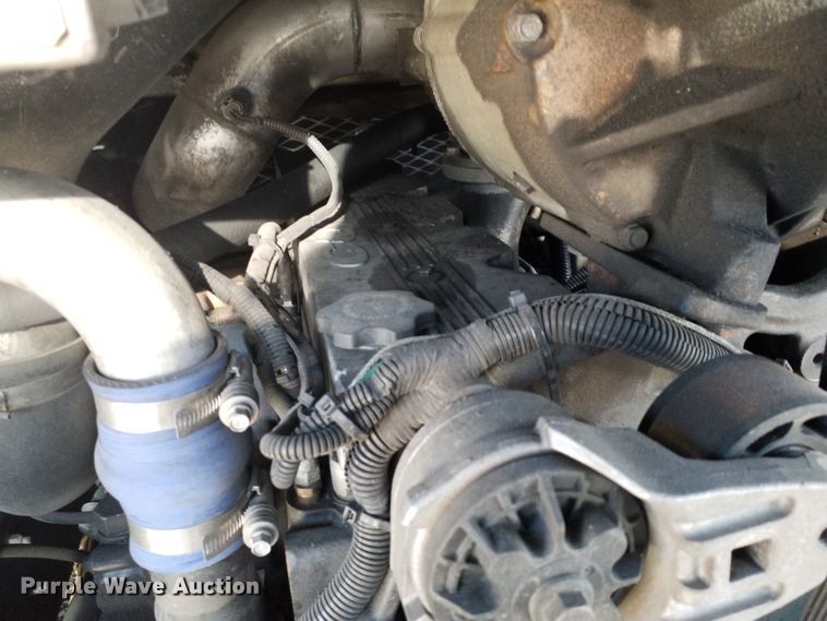 image for item GJ9183 2001 Gillig transit bus